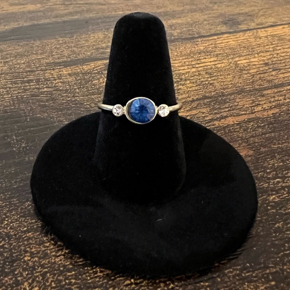 Elegant Gold Gemstone and Rhinestones Ring - Picture 6 of 8